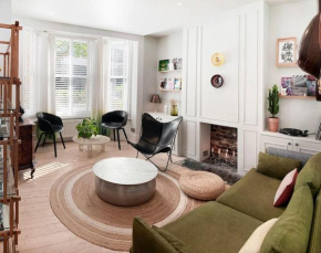 Stylish & Spacious! A Victorian House in Zone 1!